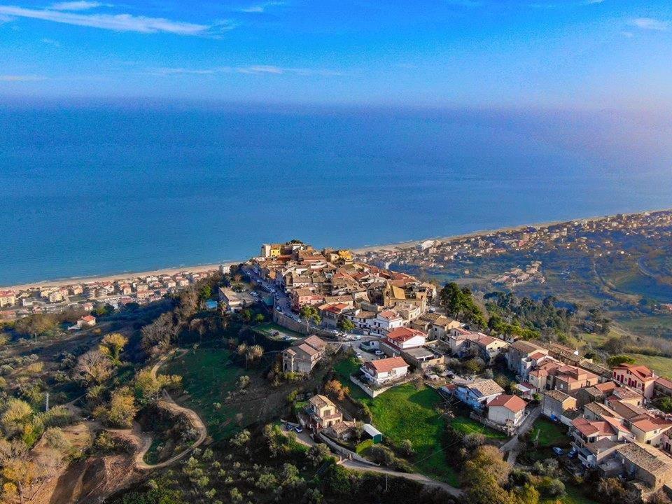 Relais Borgo Sul Mare Ospitalita Diffusa Silvi Paese المظهر الخارجي الصورة
